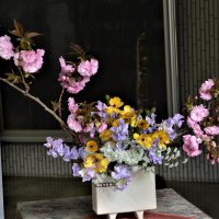 ４月１３日（木）　入学式の生け花（ボランティアの方より）