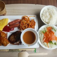 ５月14日(日)　ビュッフェ形式の昼食です