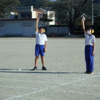 １０月１６日（月）運動会係打ち合わせ・１年生の草取り