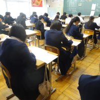 １２月１３日（水）　1,2年生中間テスト　3年生学年末テスト