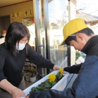 12月13日（水）人権の花【プランター贈呈】