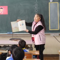 １／１６（火）「ほのぼの」の皆さんによる読み聞かせ