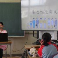 3年生　保健学習　「生と性を考える」授業の様子